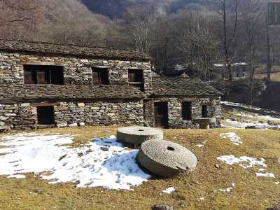 Si tratta di vecchi macinatoi eretti nel XVIII secolo per sminuzzare il grano, restaurati sul finire dello scorso secolo e diventati cos� un'insolita attrazione per i turisti di passaggio